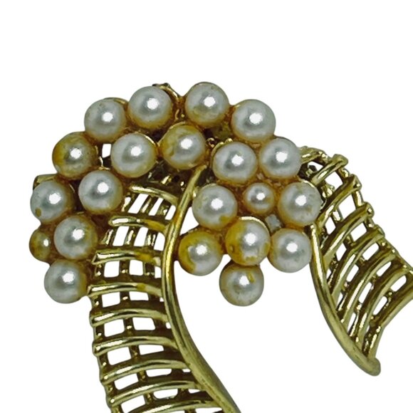 Vintage Gold Tone And Faux Pearl Ribbon Brooch (5753) - Picture 2 of 5